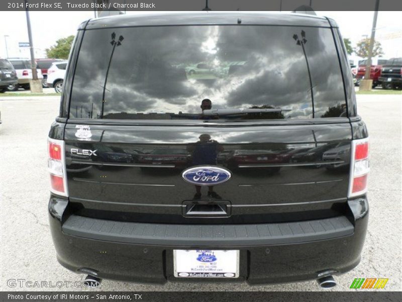 Tuxedo Black / Charcoal Black 2014 Ford Flex SE