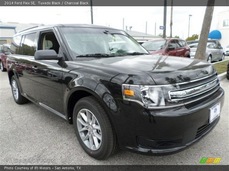 Tuxedo Black / Charcoal Black 2014 Ford Flex SE