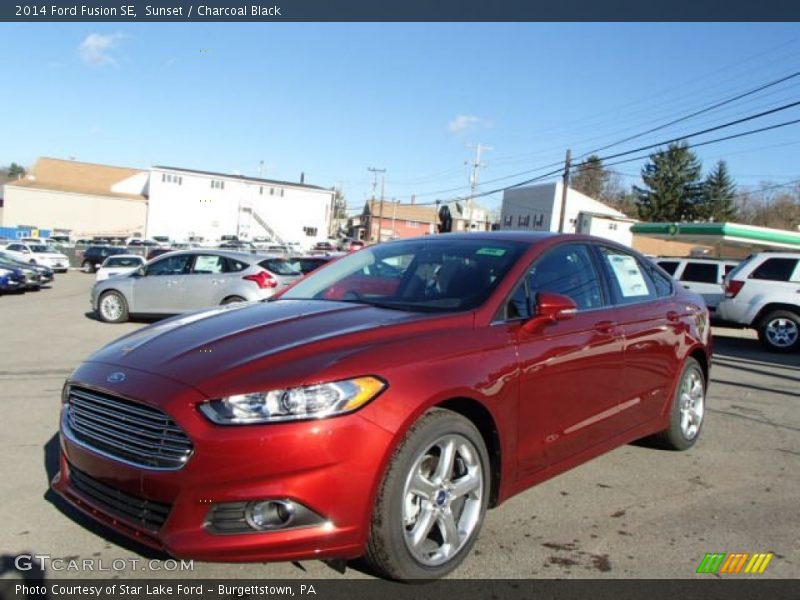 Front 3/4 View of 2014 Fusion SE