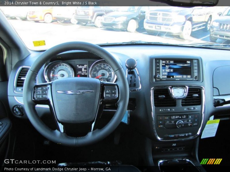 Bright White / S Black 2014 Chrysler Town & Country S