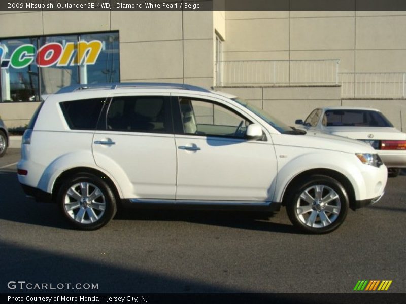 Diamond White Pearl / Beige 2009 Mitsubishi Outlander SE 4WD
