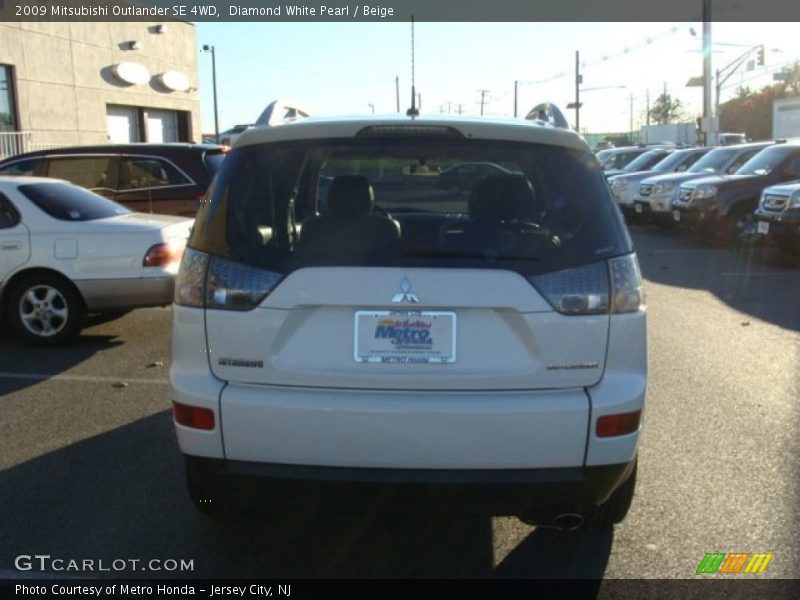 Diamond White Pearl / Beige 2009 Mitsubishi Outlander SE 4WD