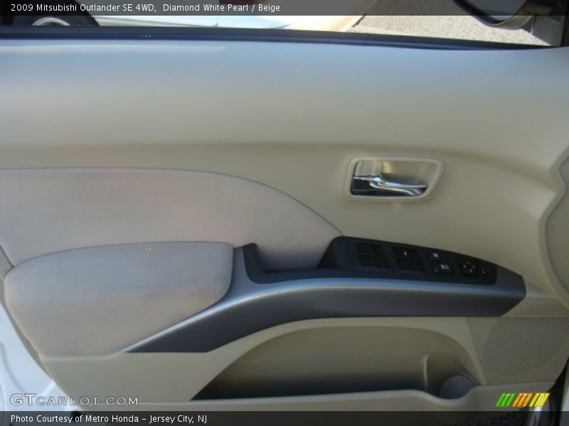 Diamond White Pearl / Beige 2009 Mitsubishi Outlander SE 4WD