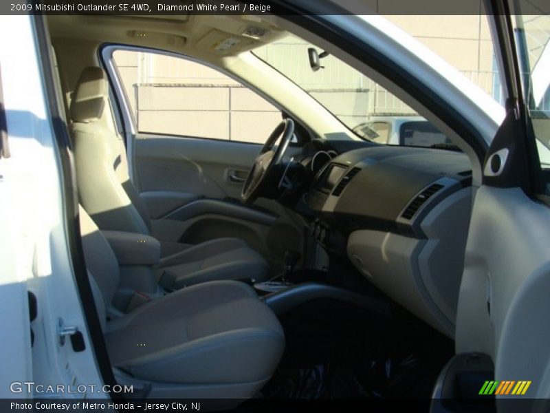 Diamond White Pearl / Beige 2009 Mitsubishi Outlander SE 4WD