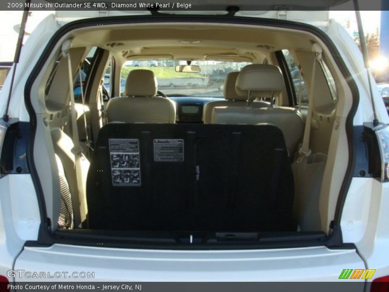 Diamond White Pearl / Beige 2009 Mitsubishi Outlander SE 4WD