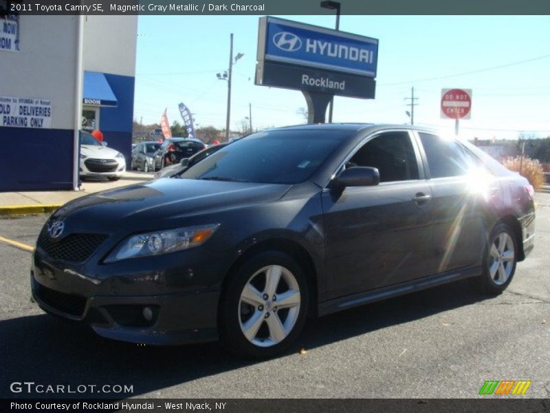 Magnetic Gray Metallic / Dark Charcoal 2011 Toyota Camry SE