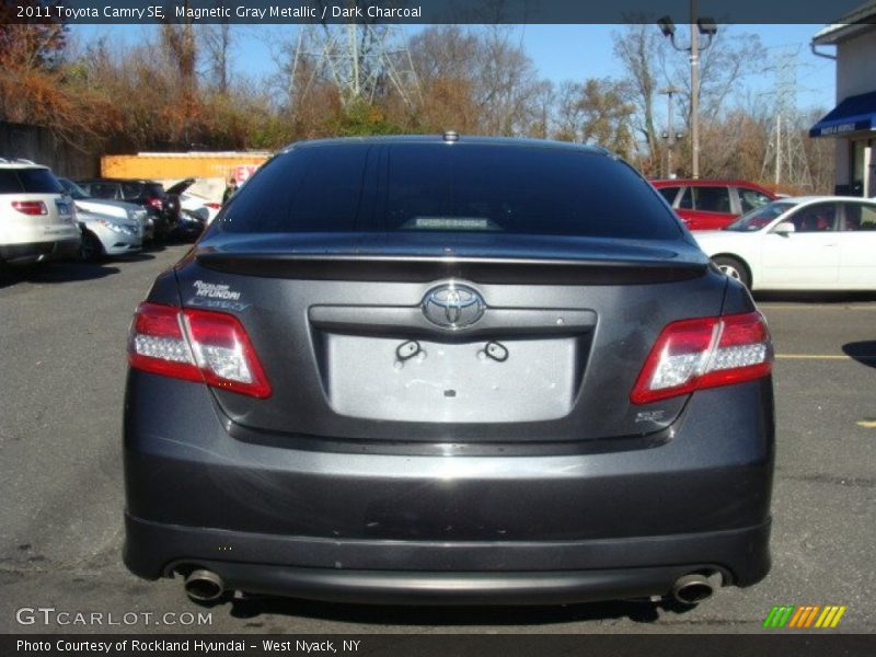 Magnetic Gray Metallic / Dark Charcoal 2011 Toyota Camry SE