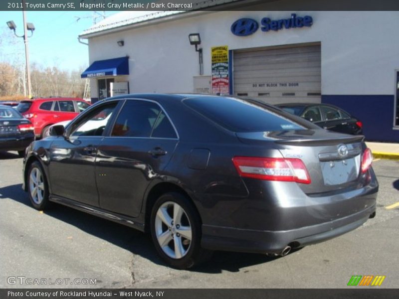 Magnetic Gray Metallic / Dark Charcoal 2011 Toyota Camry SE