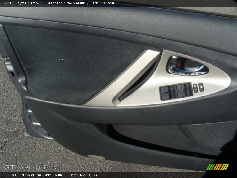 Magnetic Gray Metallic / Dark Charcoal 2011 Toyota Camry SE