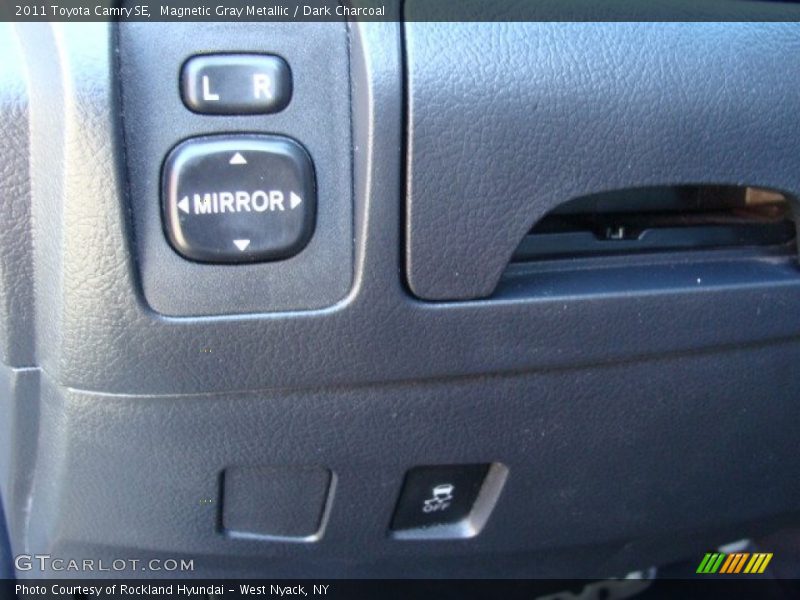 Magnetic Gray Metallic / Dark Charcoal 2011 Toyota Camry SE