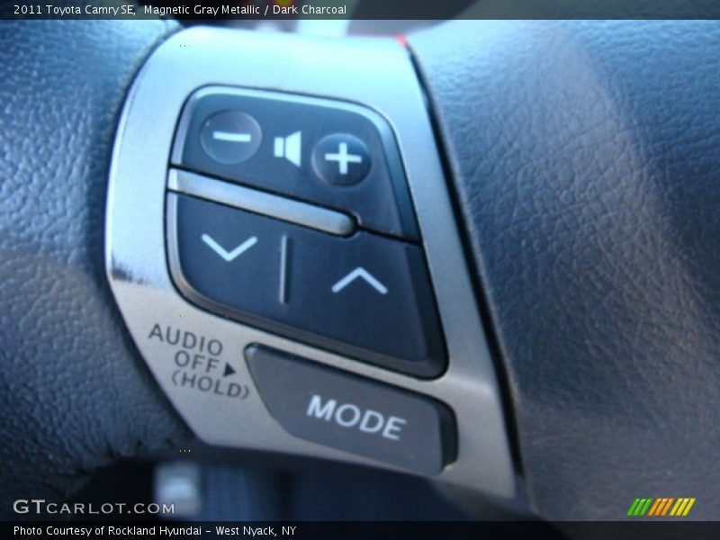 Magnetic Gray Metallic / Dark Charcoal 2011 Toyota Camry SE