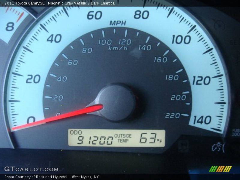 Magnetic Gray Metallic / Dark Charcoal 2011 Toyota Camry SE