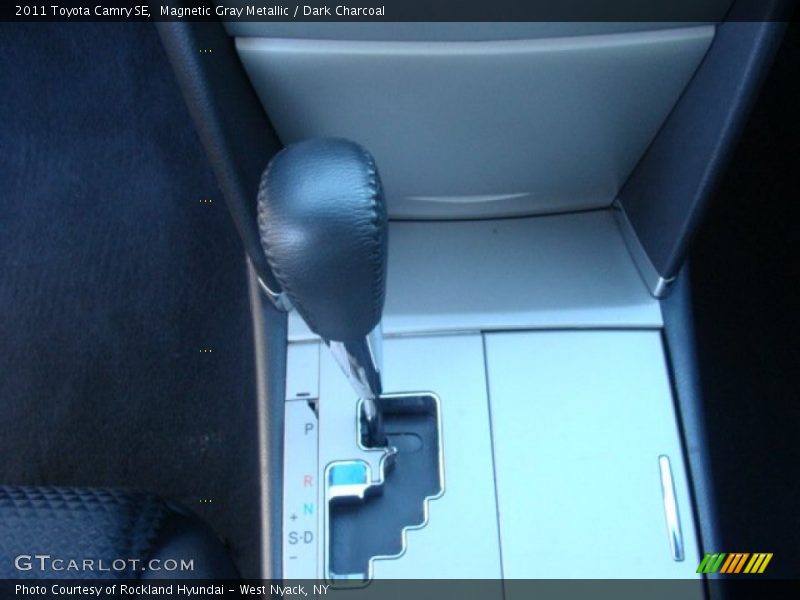 Magnetic Gray Metallic / Dark Charcoal 2011 Toyota Camry SE