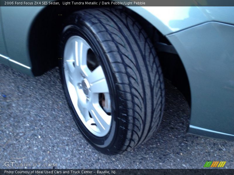 Light Tundra Metallic / Dark Pebble/Light Pebble 2006 Ford Focus ZX4 SES Sedan
