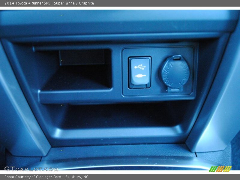 Super White / Graphite 2014 Toyota 4Runner SR5