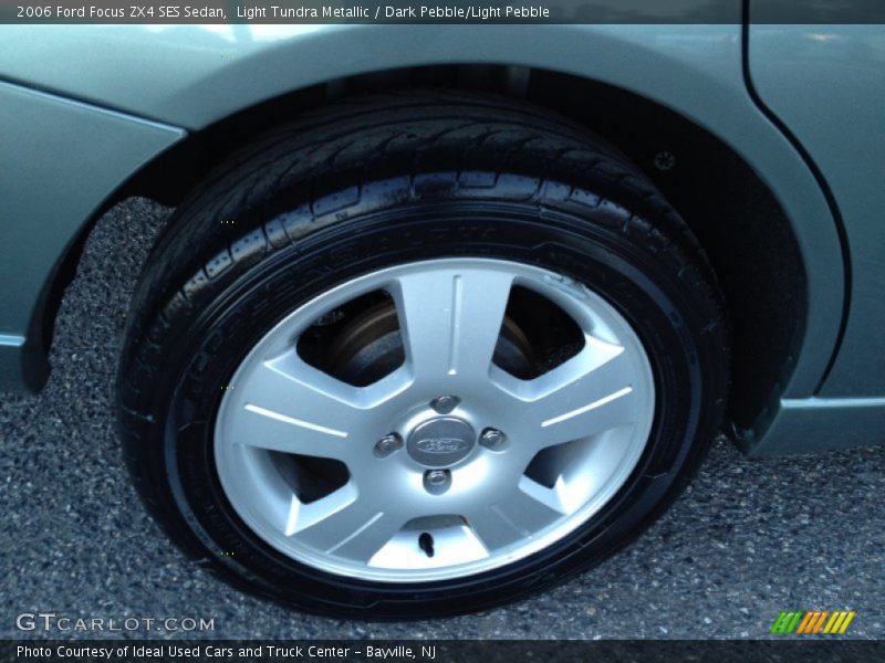 Light Tundra Metallic / Dark Pebble/Light Pebble 2006 Ford Focus ZX4 SES Sedan