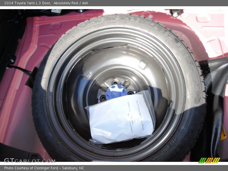 Absolutely Red / Ash 2014 Toyota Yaris L 3 Door