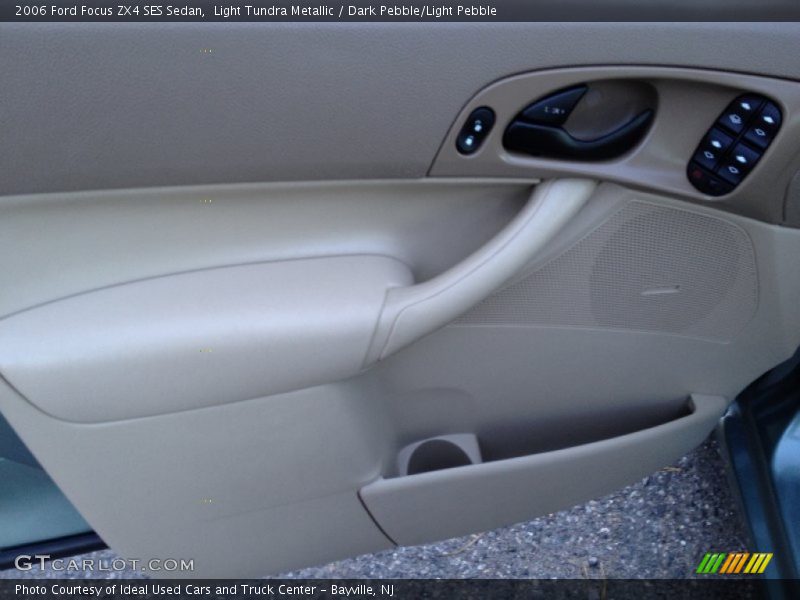 Light Tundra Metallic / Dark Pebble/Light Pebble 2006 Ford Focus ZX4 SES Sedan