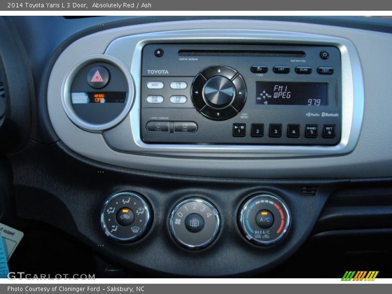 Controls of 2014 Yaris L 3 Door