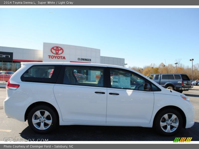 Super White / Light Gray 2014 Toyota Sienna L