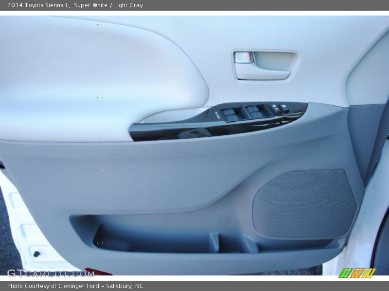 Super White / Light Gray 2014 Toyota Sienna L