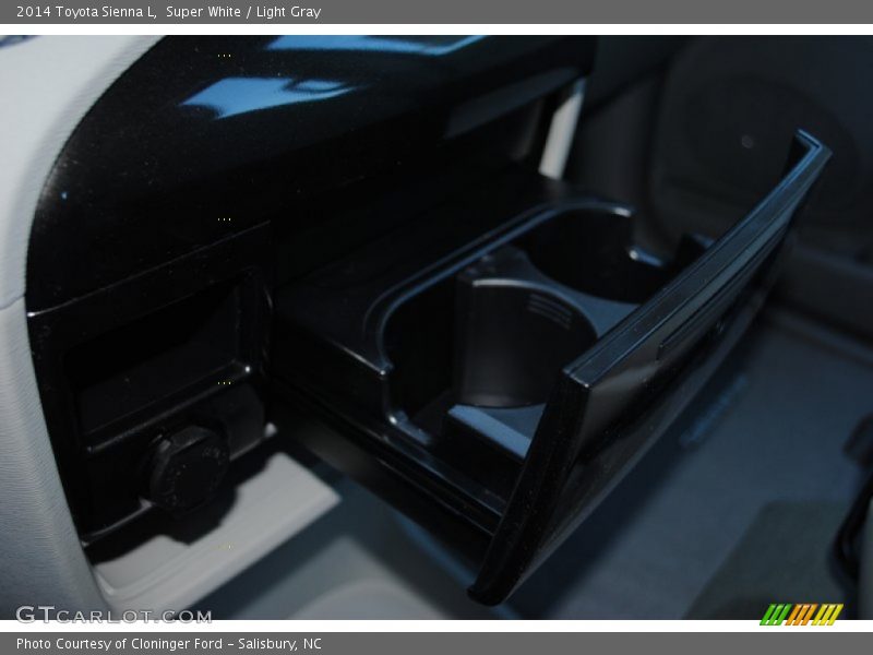 Super White / Light Gray 2014 Toyota Sienna L