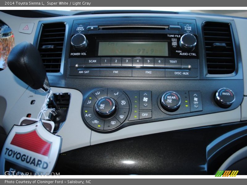 Super White / Light Gray 2014 Toyota Sienna L