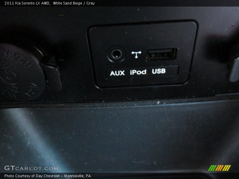 White Sand Beige / Gray 2011 Kia Sorento LX AWD