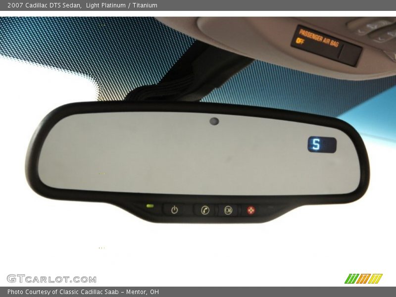 Light Platinum / Titanium 2007 Cadillac DTS Sedan