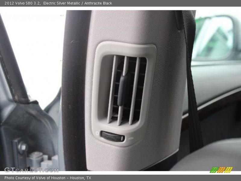 Electric Silver Metallic / Anthracite Black 2012 Volvo S80 3.2
