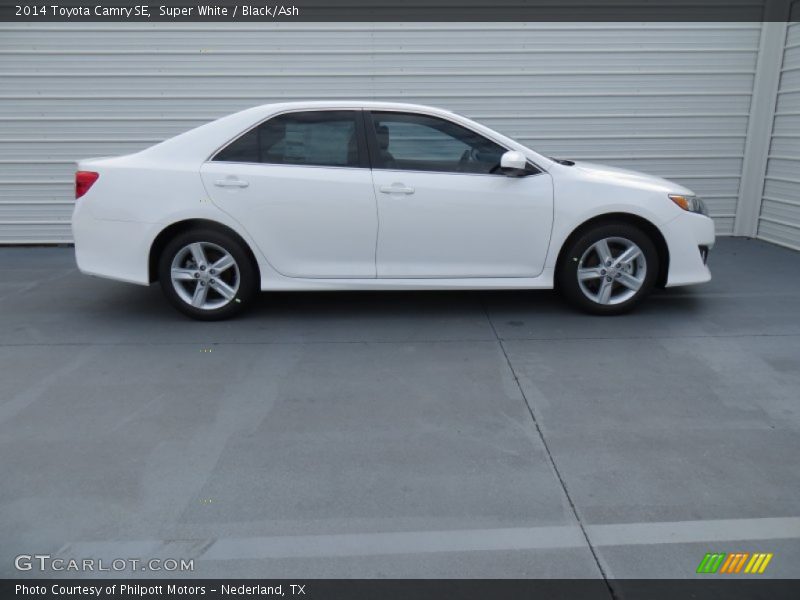Super White / Black/Ash 2014 Toyota Camry SE