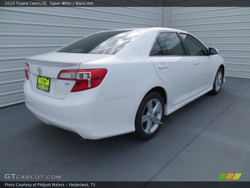 Super White / Black/Ash 2014 Toyota Camry SE