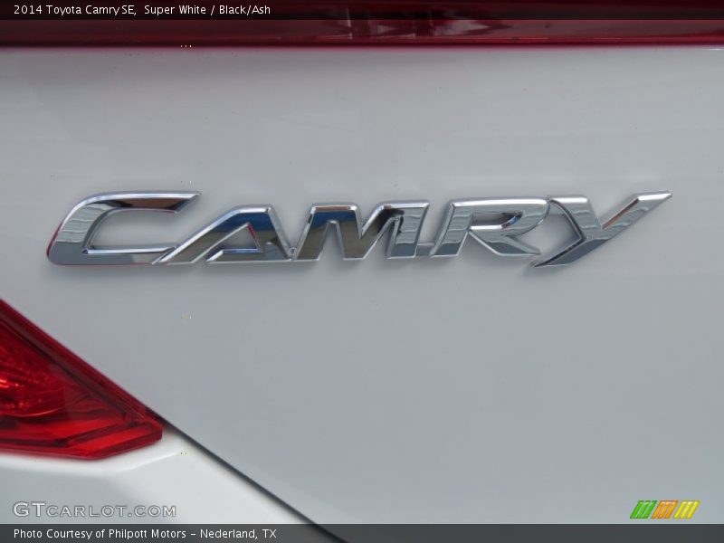 Super White / Black/Ash 2014 Toyota Camry SE