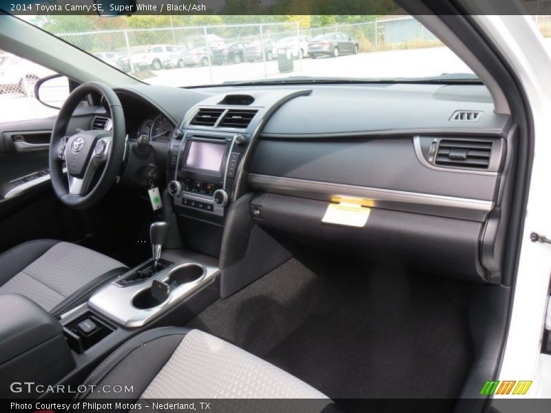 Super White / Black/Ash 2014 Toyota Camry SE