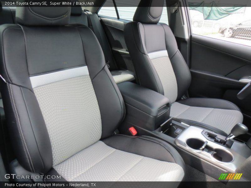 Super White / Black/Ash 2014 Toyota Camry SE
