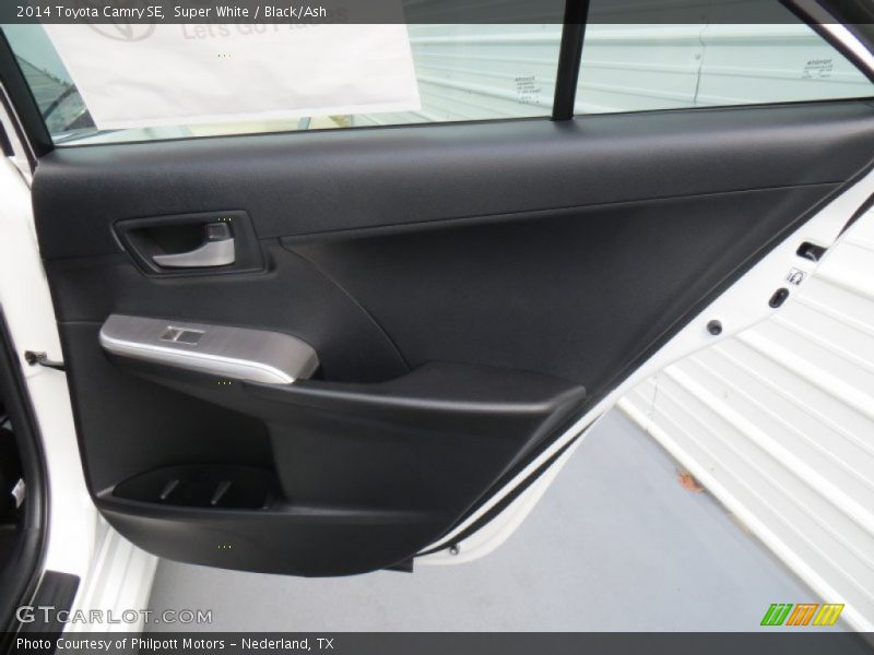 Super White / Black/Ash 2014 Toyota Camry SE