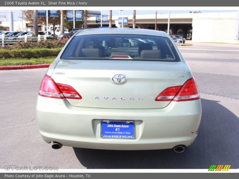 Silver Pine Mica / Ivory 2006 Toyota Avalon XL