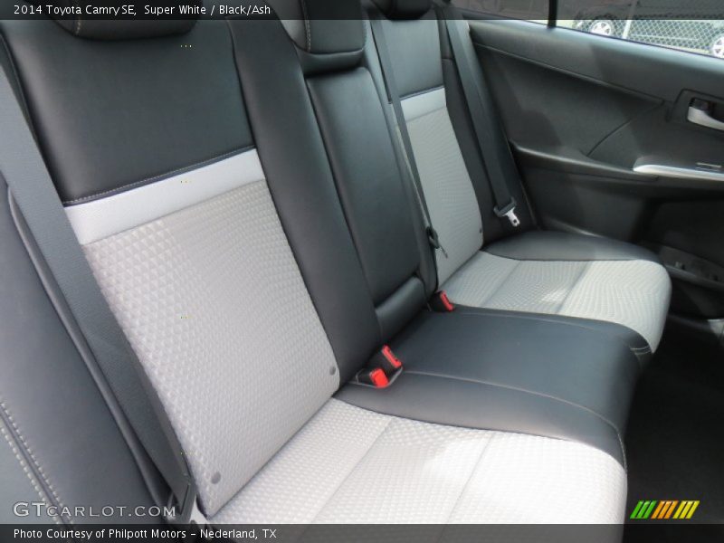 Super White / Black/Ash 2014 Toyota Camry SE