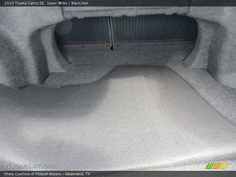 Super White / Black/Ash 2014 Toyota Camry SE