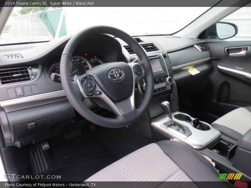 Super White / Black/Ash 2014 Toyota Camry SE