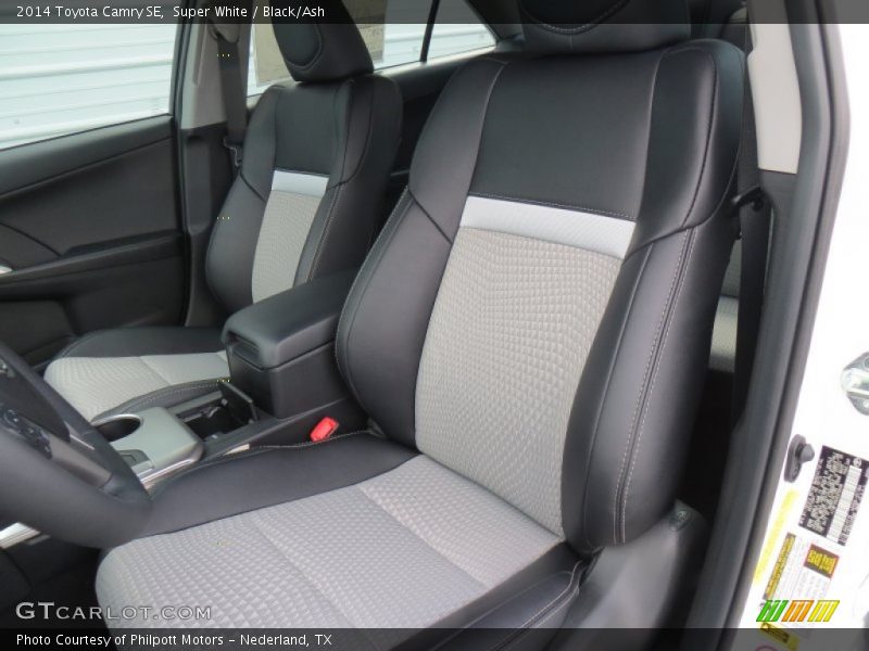Super White / Black/Ash 2014 Toyota Camry SE