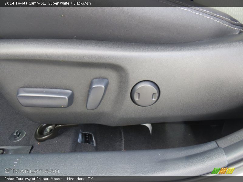 Super White / Black/Ash 2014 Toyota Camry SE