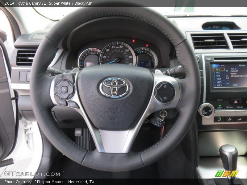 Super White / Black/Ash 2014 Toyota Camry SE