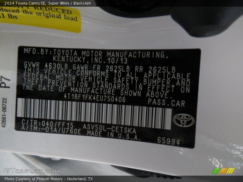 Super White / Black/Ash 2014 Toyota Camry SE