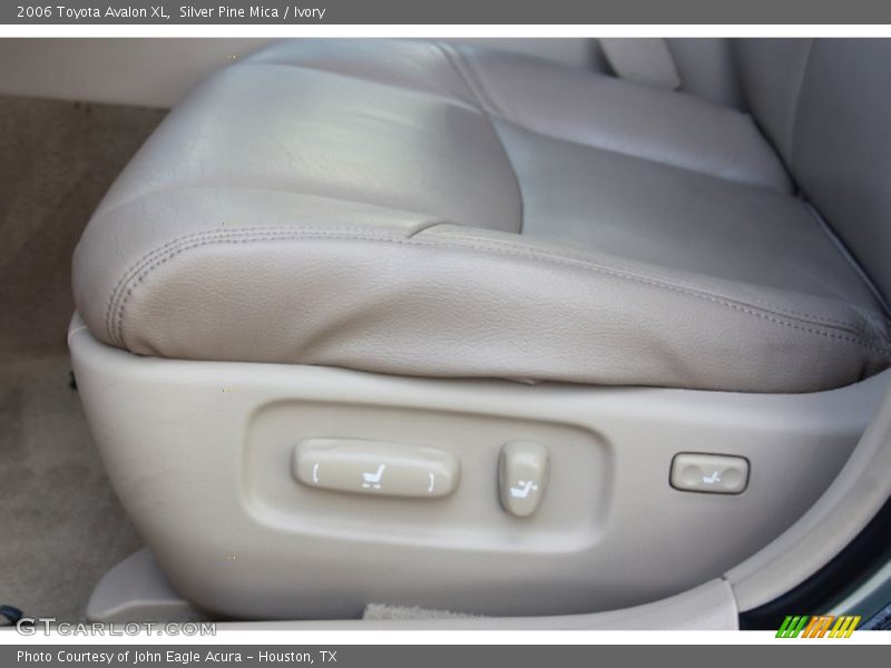 Silver Pine Mica / Ivory 2006 Toyota Avalon XL