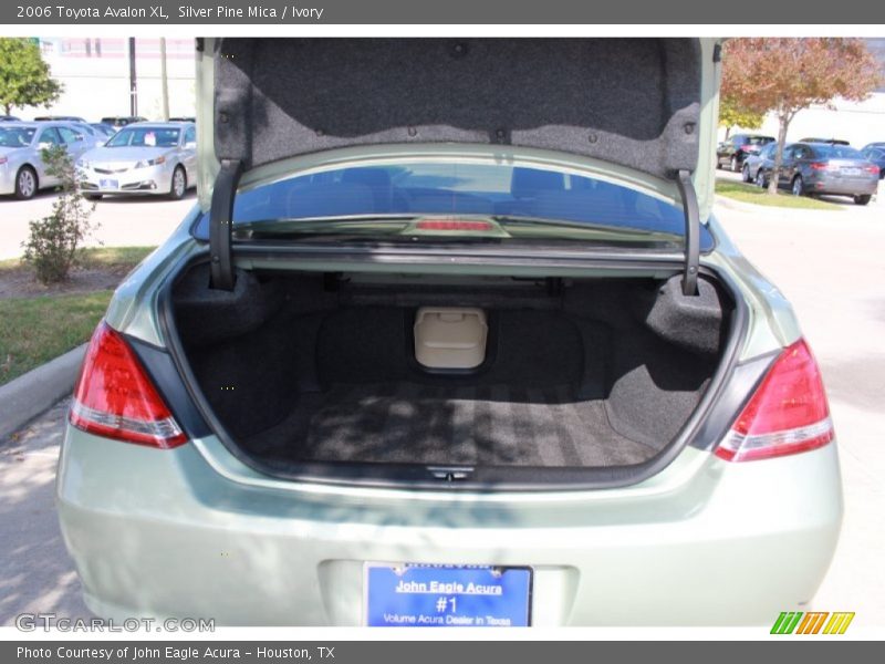 Silver Pine Mica / Ivory 2006 Toyota Avalon XL