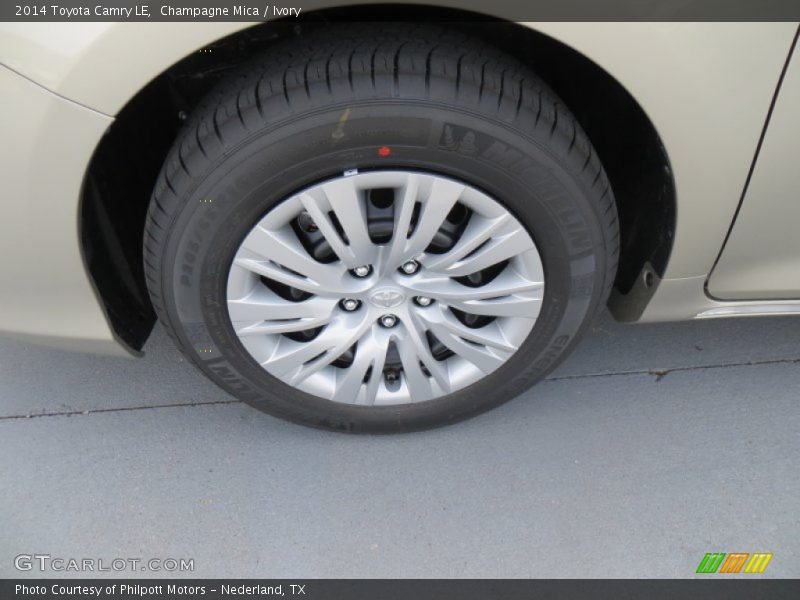 Champagne Mica / Ivory 2014 Toyota Camry LE