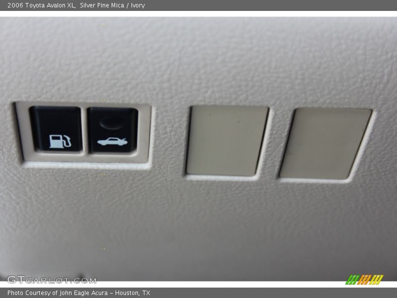 Silver Pine Mica / Ivory 2006 Toyota Avalon XL