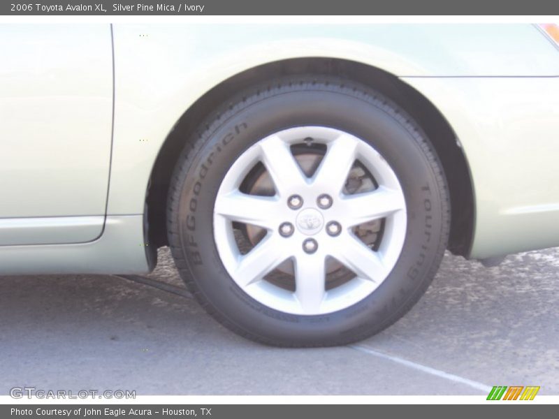 Silver Pine Mica / Ivory 2006 Toyota Avalon XL