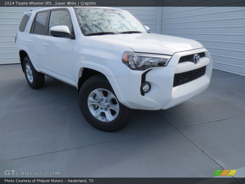 Front 3/4 View of 2014 4Runner SR5